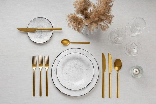 How Can You Create A Classically Elegant White & Gold Holiday Tablescape?