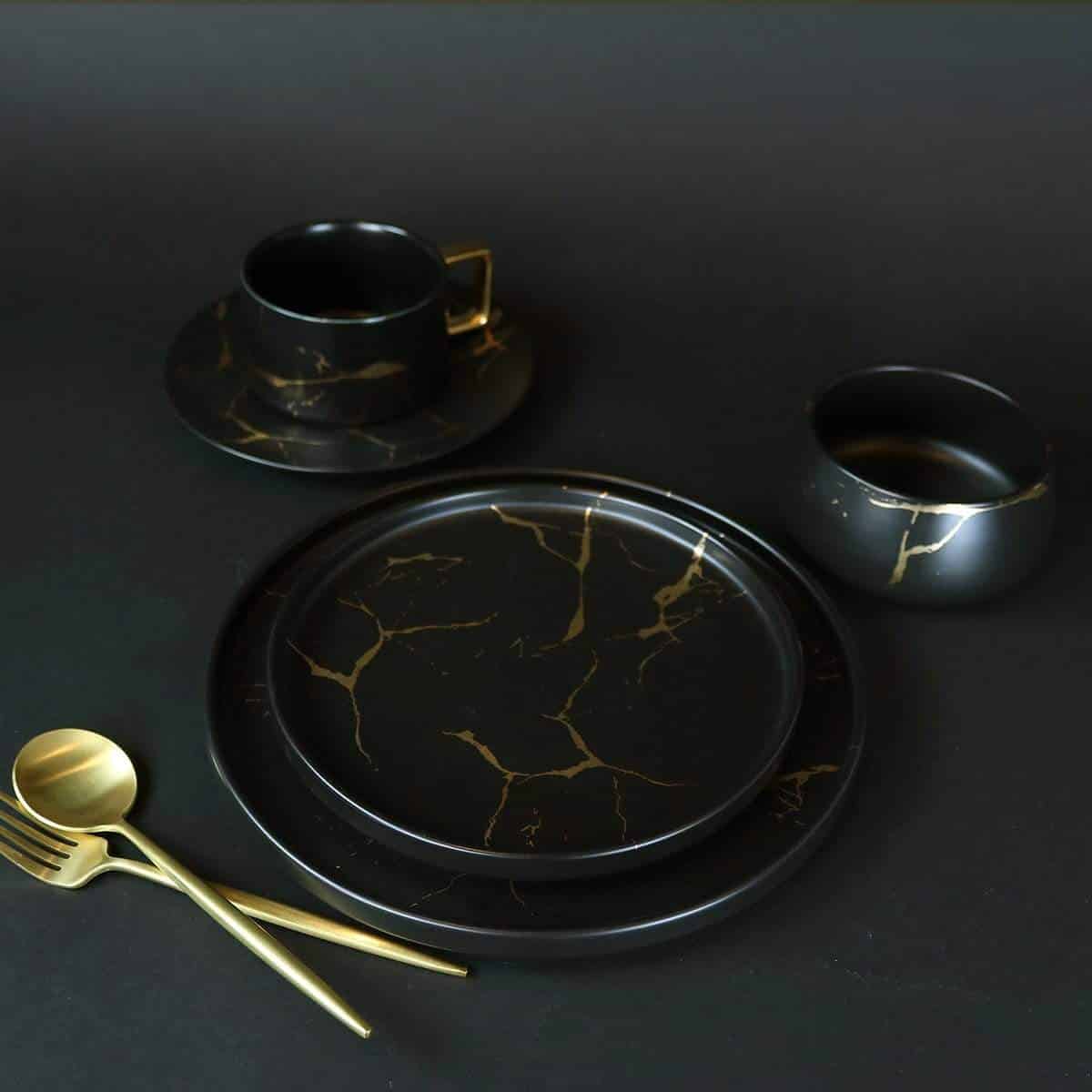 Gold Veined Black Dinner Plate -Set of 4